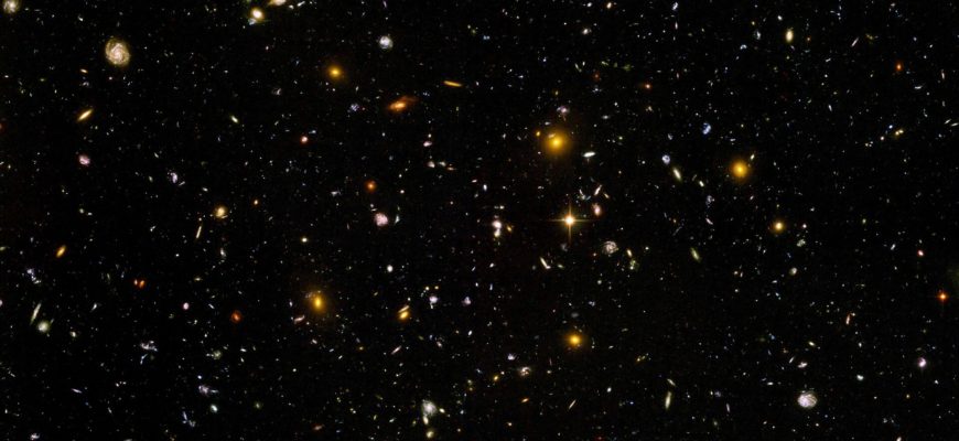 Тысячи далёких галактик в Сверхглубоком поле Hubble