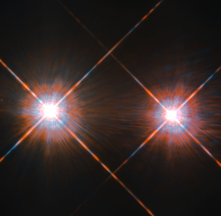 Две яркие звезды Альфа Центавра A и B на снимке Hubble