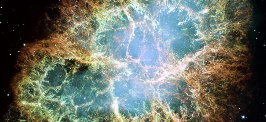 Крабовидная туманность с сетью светящихся газовых волокон на снимке Hubble