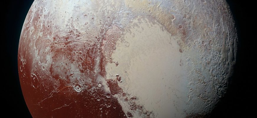 Диск Плутона с яркой областью Спутник на снимке аппарата New Horizons