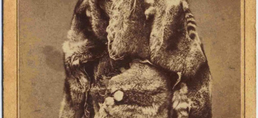 Фотографический портрет Санта-Клауса в меховом костюме, снятый в 1872 году