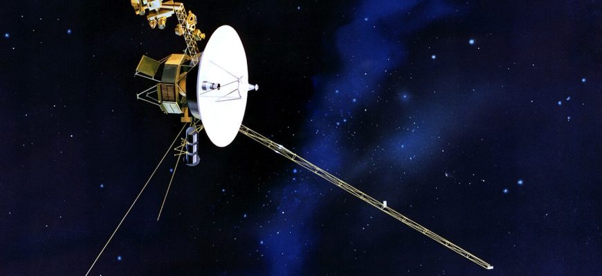Художественное изображение аппарата Voyager с большой антенной, научными приборами и энергетической установкой